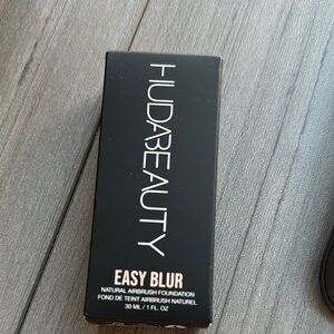BRAND NEW HUDA BEAUTY EASY BLUR FOUNDATION COLOR CINNAMON 440G